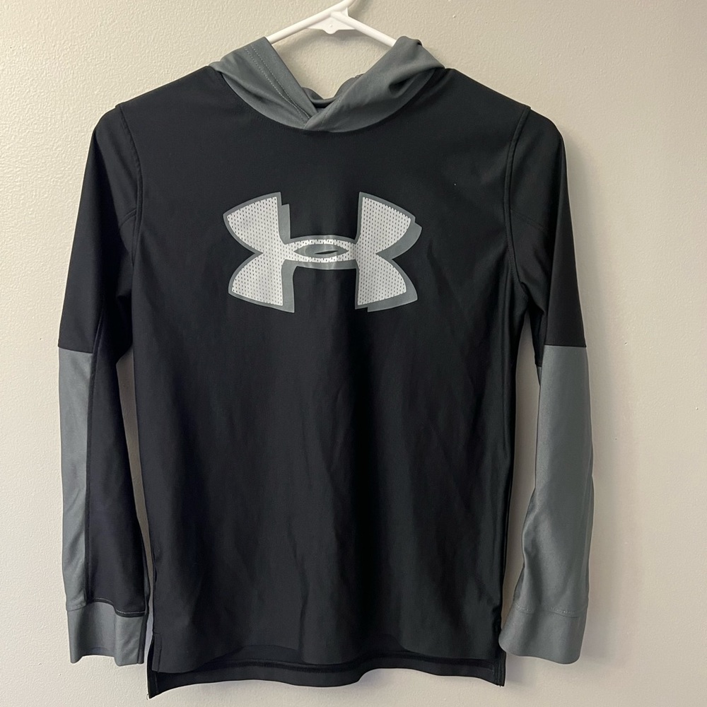 Under Armor Youth Medium Like New Hooded Long sleeve